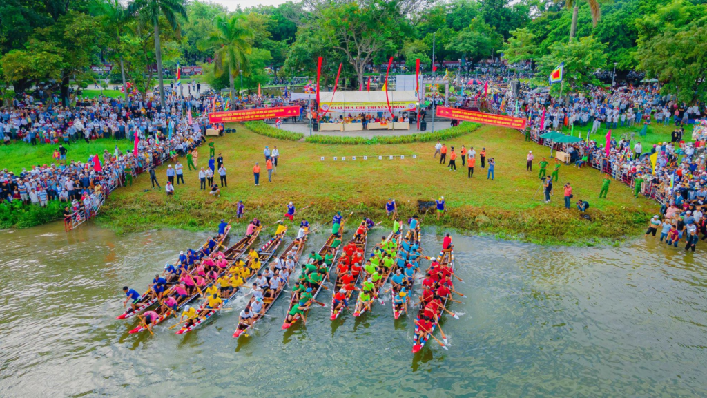 The-boat-racing-is-one-of-the-modern-festivals