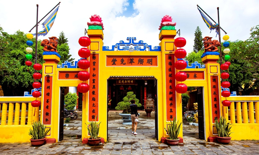 The-Hue-Minh-Huong-ceremony-takes-place-at-Minh-Huong-village