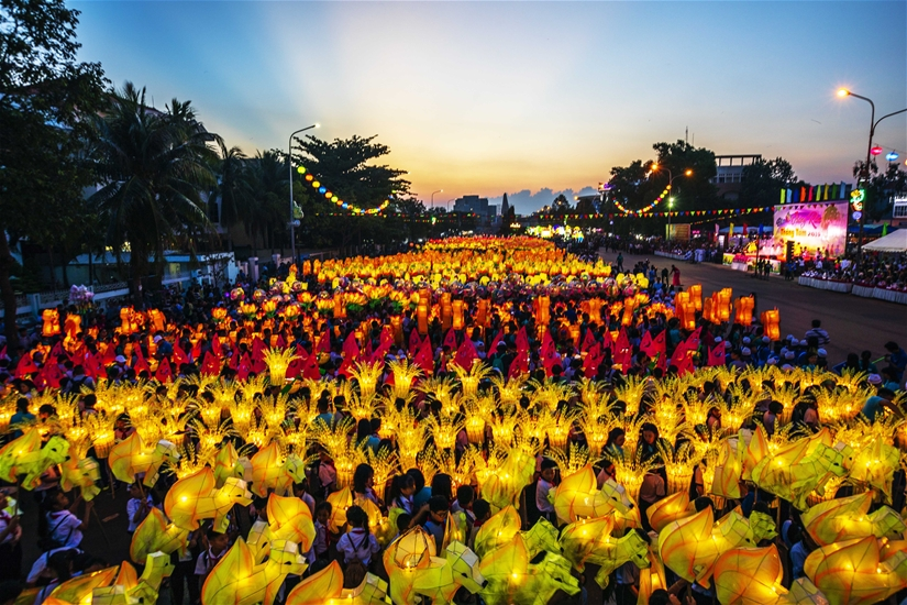 the-jubilant-atmosphere-of-binh-thuan-festival-on-the-mid-autumn-festival