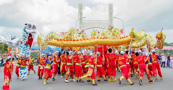 lion-and-dragon-dance-performances-at-nghinh-ong-quan-thanh-festival