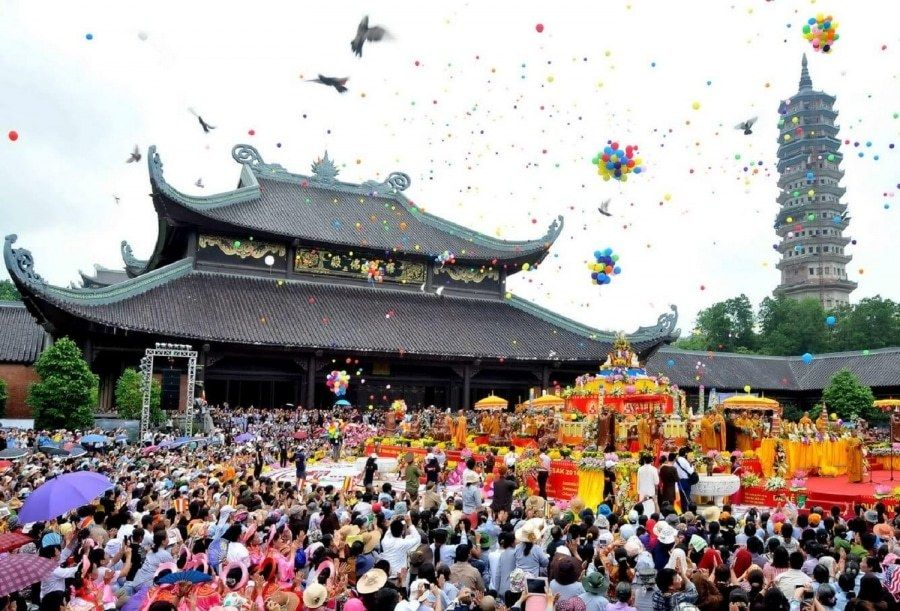 Huong Pagoda Festival is the beautiful culture in Vietnam