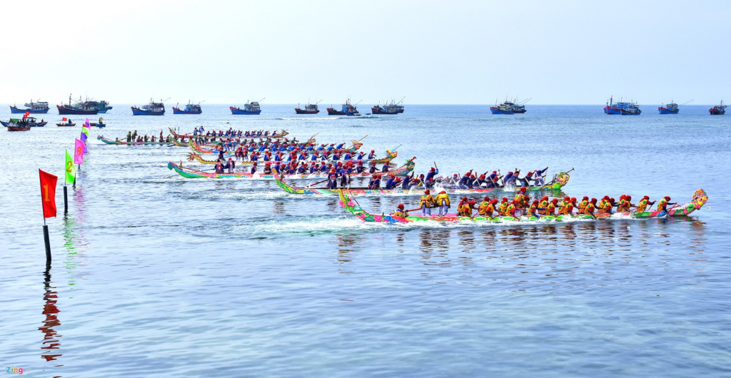 the-boat-racing-festival-in-phu-quoc-attracts-a-large-number-of-people-to-participate 