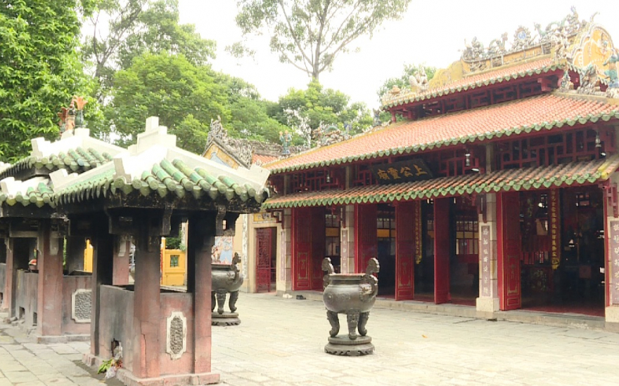 the-Ong-Ba-Chieu-Mausoleum-Festival