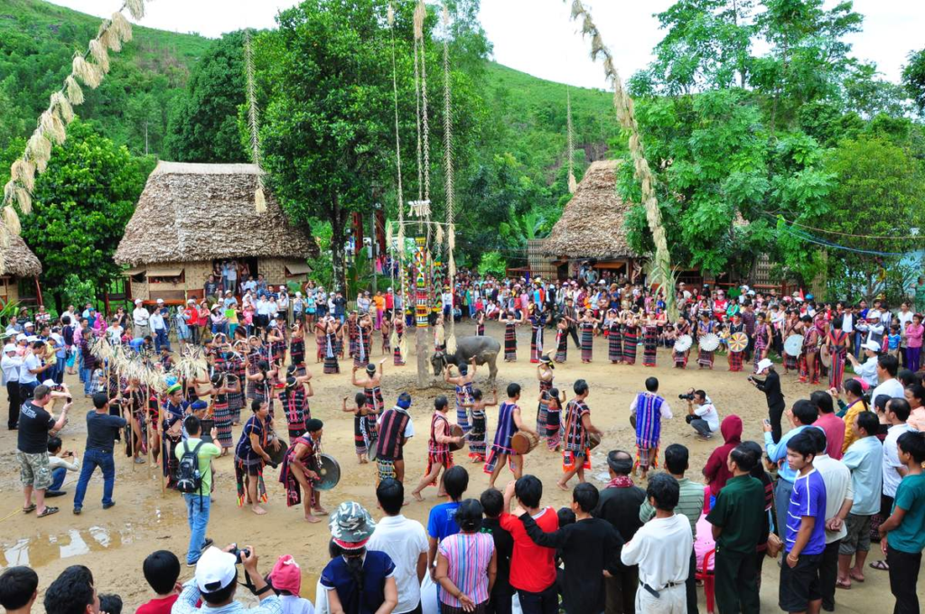 The-Roong-Pooc-Festival-is-the-traditional-festival