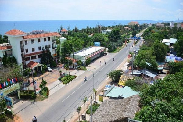 experience-on-travel-to-phu-quoc-tran-hung-dao-street