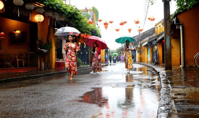 hoi-an-enters-the-rainy-season-with-cool-pleasant-weather