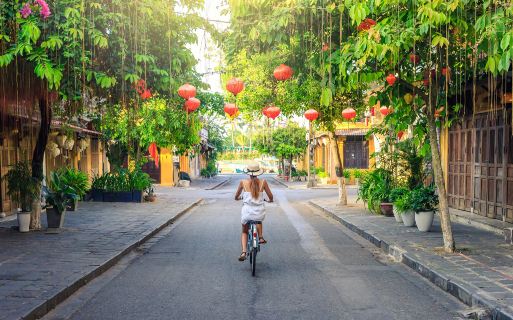 cycling-around-hoi-an-and-admiring-the-beautiful-scenery-of-the-old-town