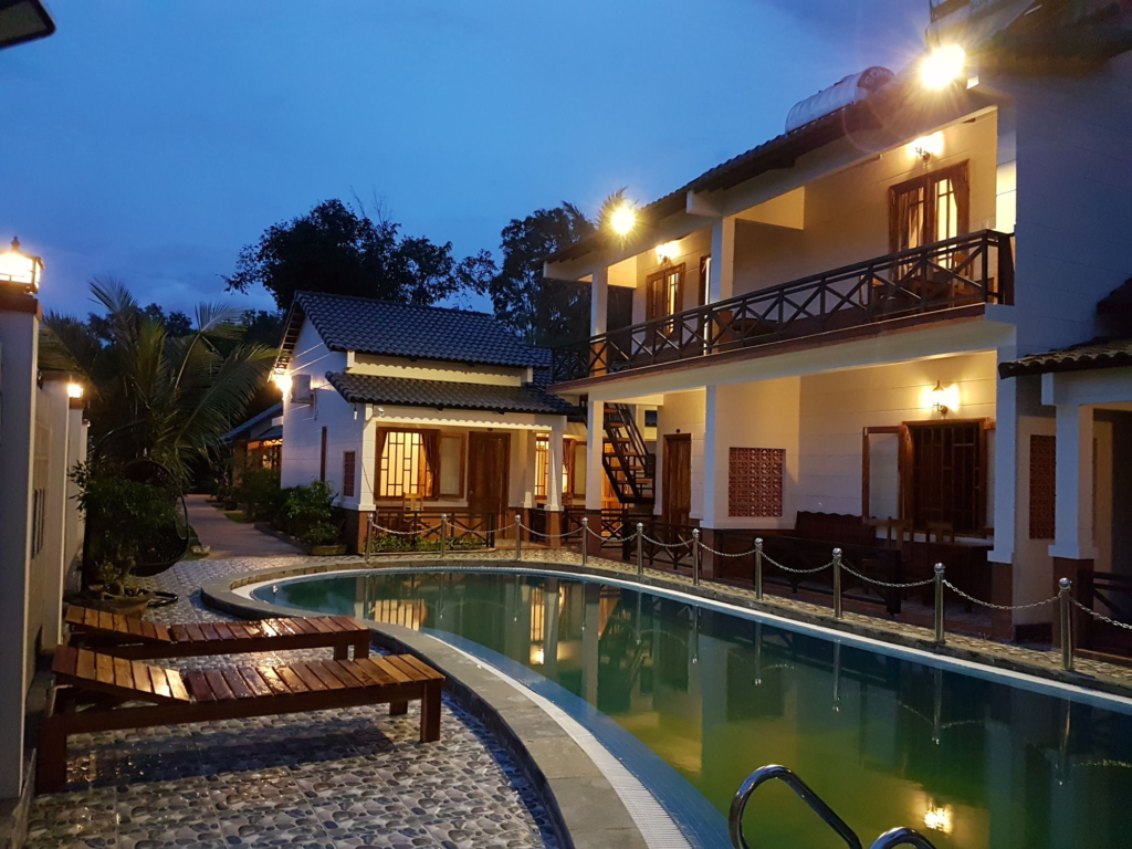 the-homestay-in-phu-quoc-has-big-swimming-pool