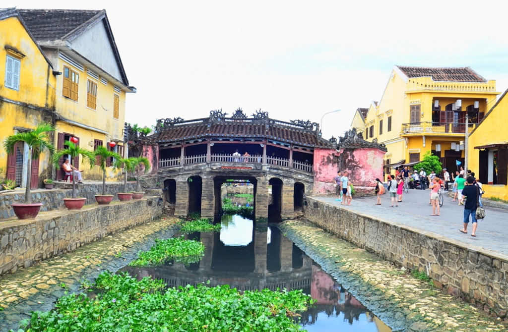 travel-hoi-an-a-z-bridge-pagoda-attraction