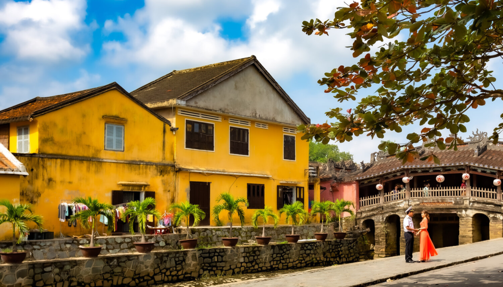 travel-hoi-an-covered-bridge