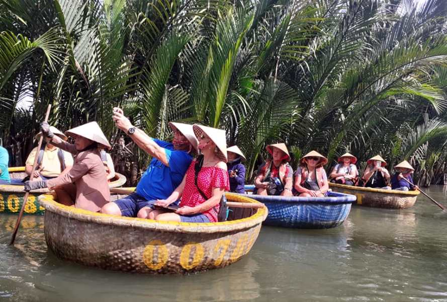 travel-around-hoi-an-a-z-by-yourself-by-boat