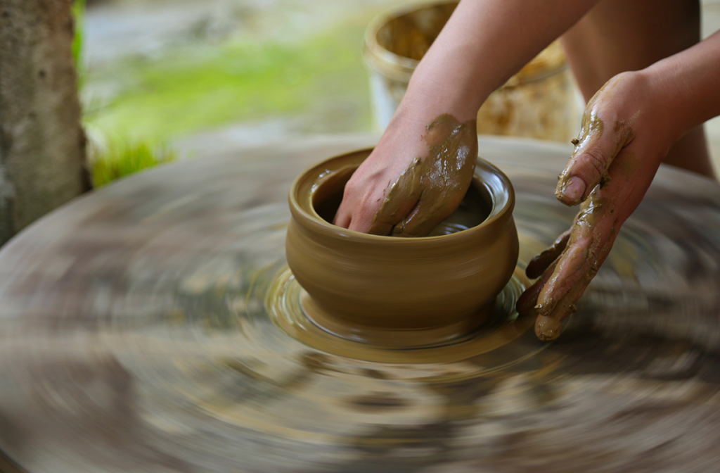 experience-making-pottery-at-thanh-ha-craft-village