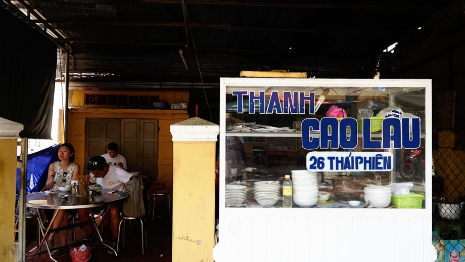 cao-lau-thanh-is-a-delicious-restaurant-in-hoi-an-that-is-more-than-20-years-old