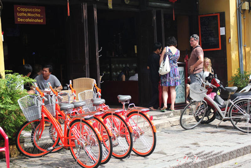 Cycling around Hoi An is the most exciting activities