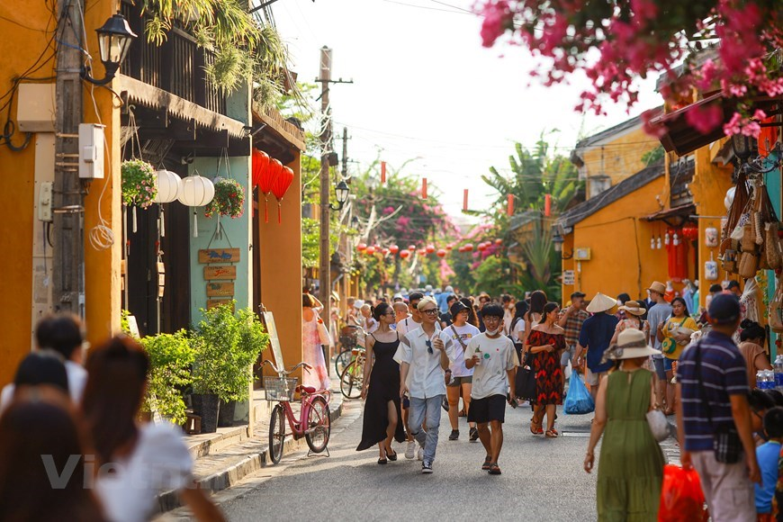 Travel Hoi An to feel the peaceful pace of life of the people here