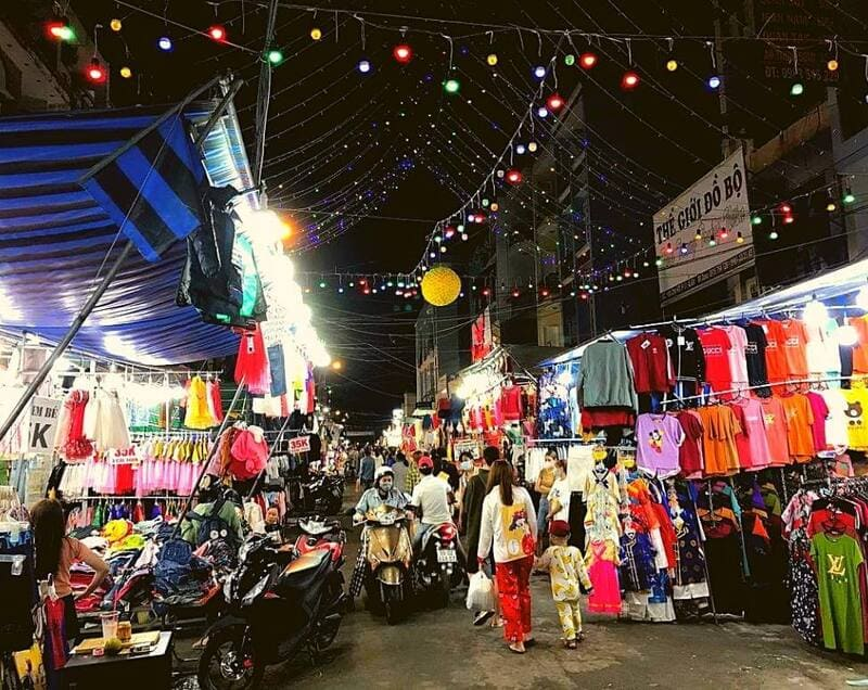 Hanh Thong Tay Night Market