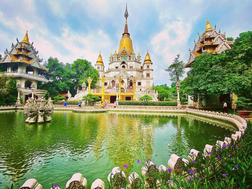 Buu Long Pagoda is known as "Thailand Pagoda"