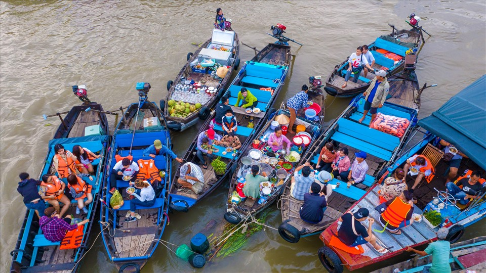 Cai Rang floating market is a very Western cultural feature