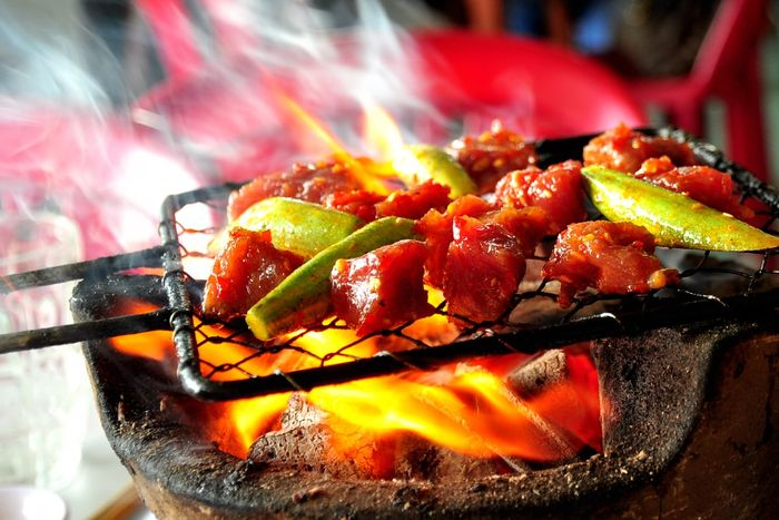 Lac Canh grilled beef, over 40 years old in Nha Trang, is loved by many tourists. 