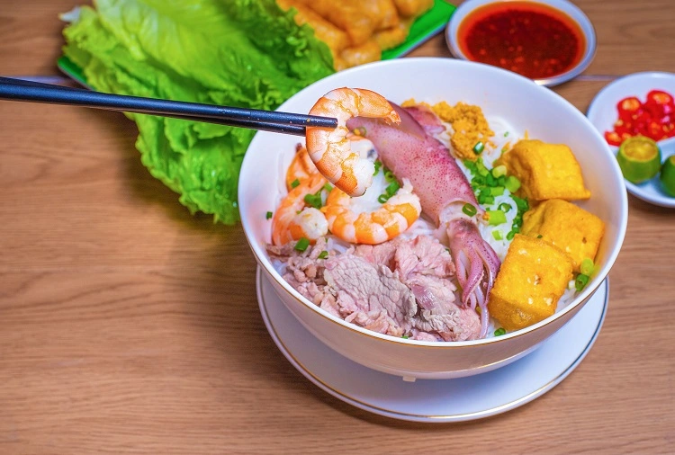 Seafood vermicelli - Da Nang delicacy must try